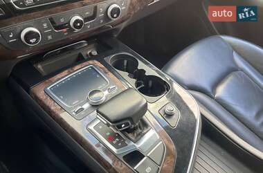 Внедорожник / Кроссовер Audi Q7 2016 в 