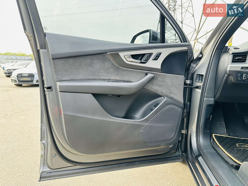 Внедорожник / Кроссовер Audi Q7 2016 в Харькове