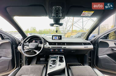 Внедорожник / Кроссовер Audi Q7 2016 в 