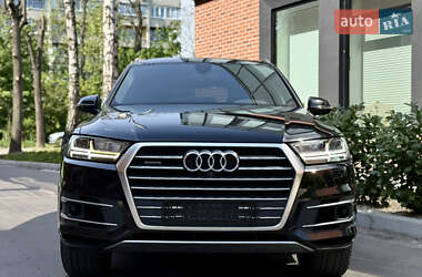 Внедорожник / Кроссовер Audi Q7 2017 в 