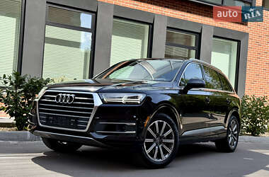 Внедорожник / Кроссовер Audi Q7 2017 в 