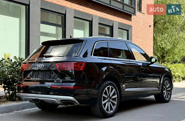 Внедорожник / Кроссовер Audi Q7 2017 в 