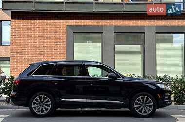 Внедорожник / Кроссовер Audi Q7 2017 в 