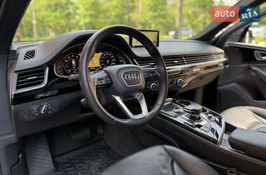 Внедорожник / Кроссовер Audi Q7 2017 в 