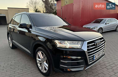 Позашляховик / Кросовер Audi Q7 2015 в 