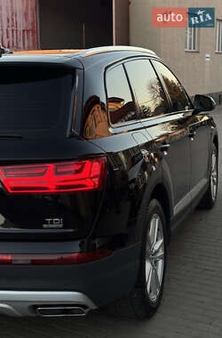 Позашляховик / Кросовер Audi Q7 2015 в 