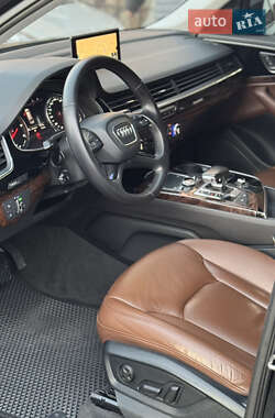 Позашляховик / Кросовер Audi Q7 2015 в 