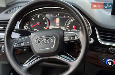 Позашляховик / Кросовер Audi Q7 2015 в 