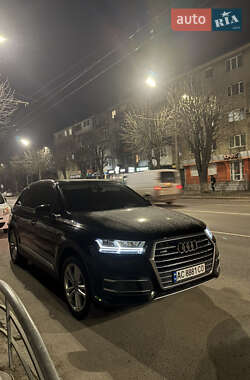 Позашляховик / Кросовер Audi Q7 2015 в 