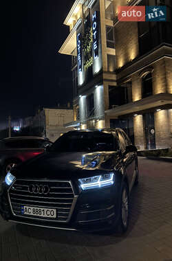Позашляховик / Кросовер Audi Q7 2015 в 