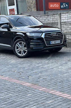 Позашляховик / Кросовер Audi Q7 2015 в 