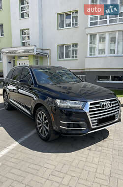 Внедорожник / Кроссовер Audi Q7 2016 в 