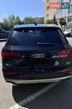 Внедорожник / Кроссовер Audi Q7 2016 в 