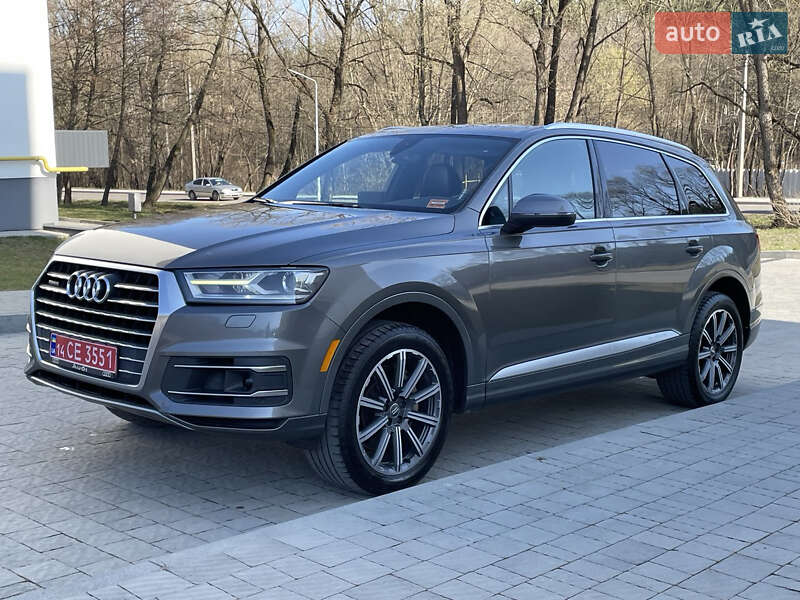 Внедорожник / Кроссовер Audi Q7 2016 в 