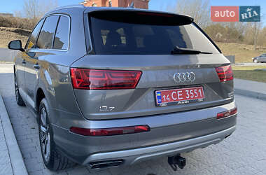 Внедорожник / Кроссовер Audi Q7 2016 в 