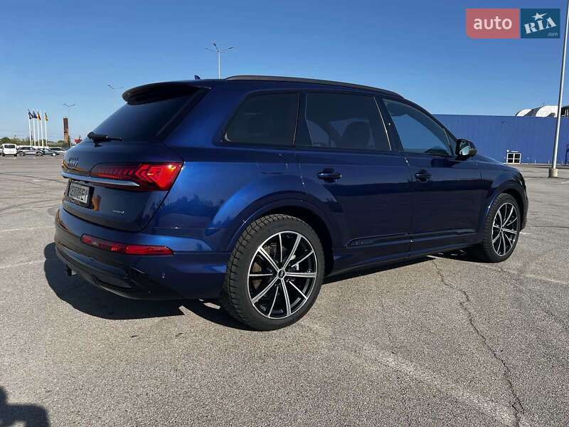 Позашляховик / Кросовер Audi Q7 2020 в Чернівцях