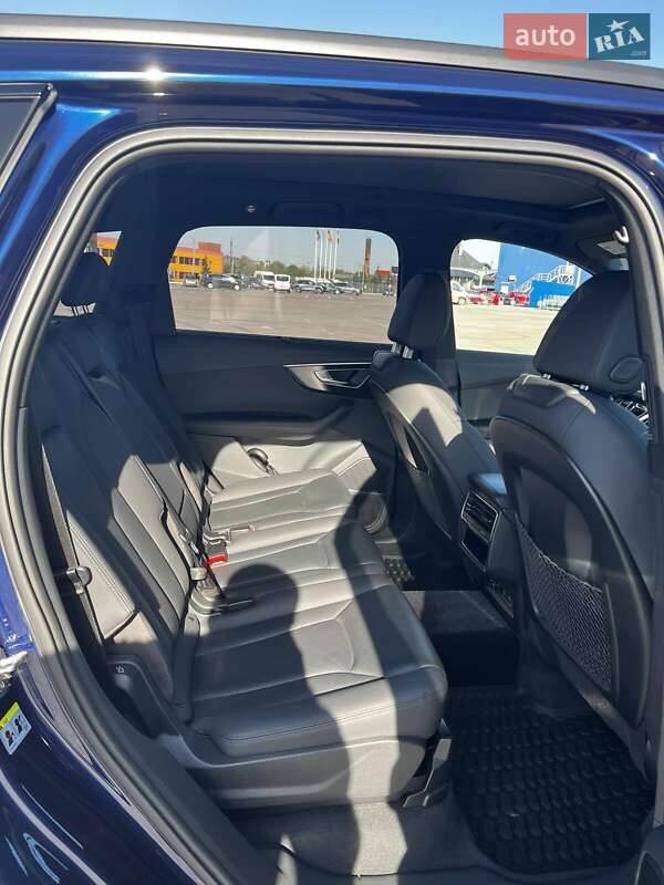 Позашляховик / Кросовер Audi Q7 2020 в Чернівцях