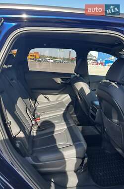 Внедорожник / Кроссовер Audi Q7 2020 в 