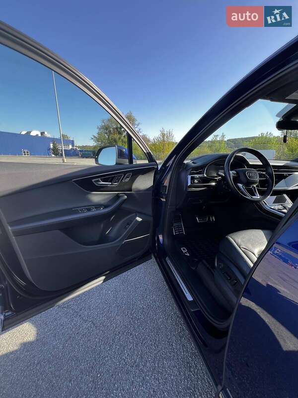 Позашляховик / Кросовер Audi Q7 2020 в Чернівцях
