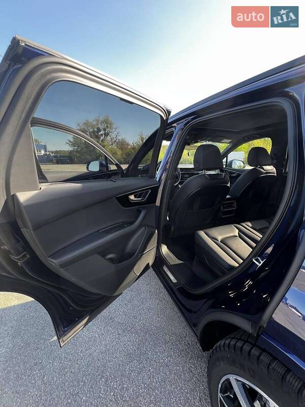 Позашляховик / Кросовер Audi Q7 2020 в Чернівцях