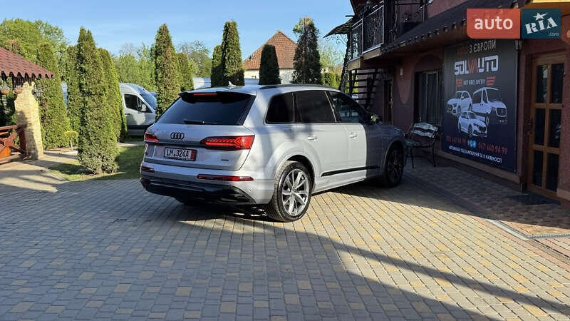 Позашляховик / Кросовер Audi Q7 2020 в Сваляві