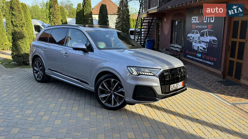 Позашляховик / Кросовер Audi Q7 2020 в Сваляві