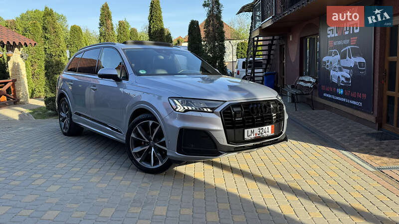 Позашляховик / Кросовер Audi Q7 2020 в Сваляві
