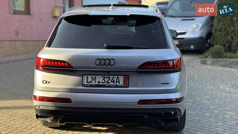 Позашляховик / Кросовер Audi Q7 2020 в Сваляві
