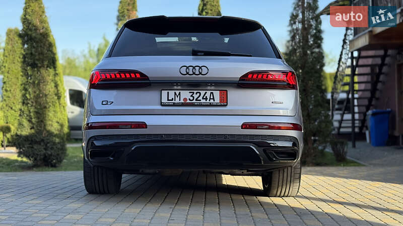 Позашляховик / Кросовер Audi Q7 2020 в Сваляві