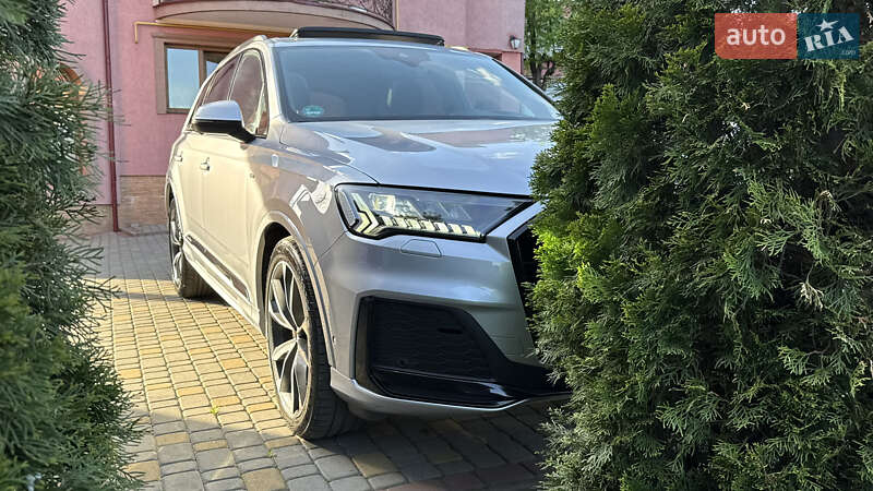 Позашляховик / Кросовер Audi Q7 2020 в Сваляві