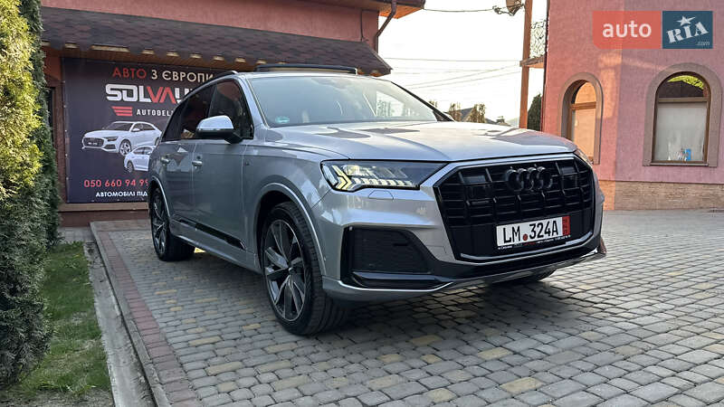 Позашляховик / Кросовер Audi Q7 2020 в Сваляві