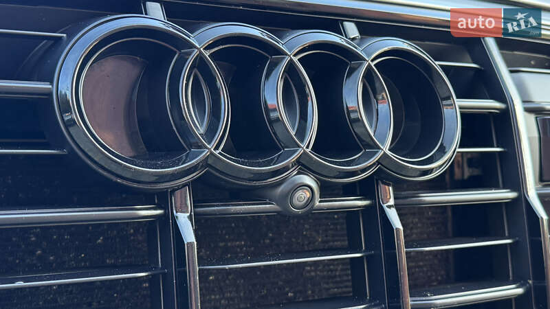 Позашляховик / Кросовер Audi Q7 2020 в Сваляві