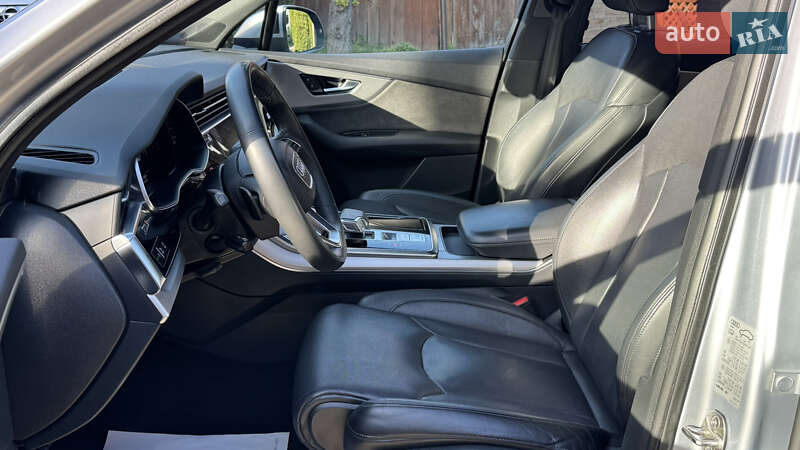 Позашляховик / Кросовер Audi Q7 2020 в Сваляві