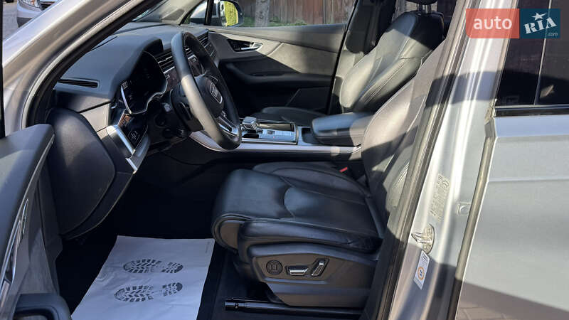 Позашляховик / Кросовер Audi Q7 2020 в Сваляві