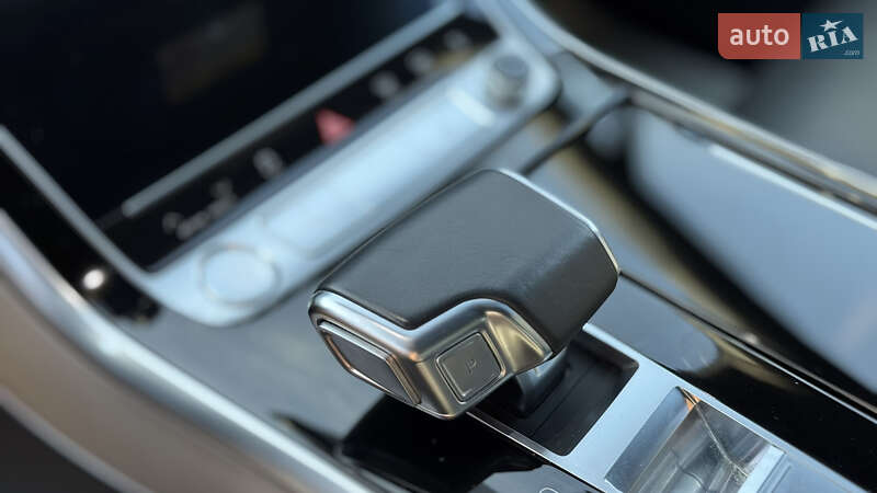 Позашляховик / Кросовер Audi Q7 2020 в Сваляві