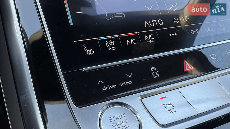 Позашляховик / Кросовер Audi Q7 2020 в Сваляві