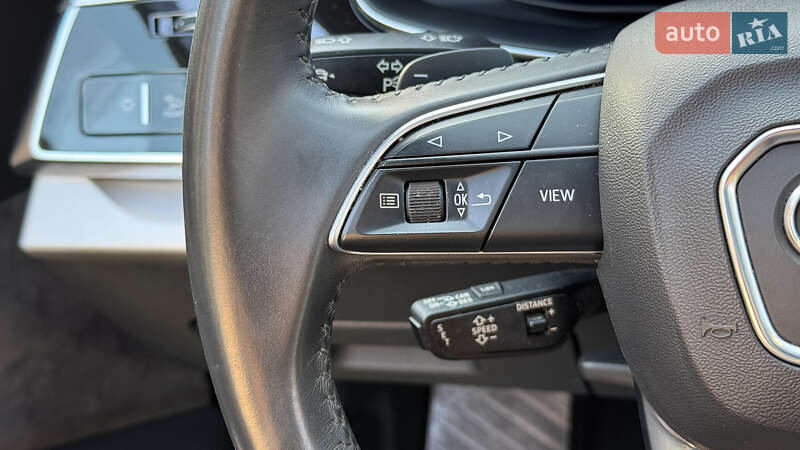 Позашляховик / Кросовер Audi Q7 2020 в Сваляві