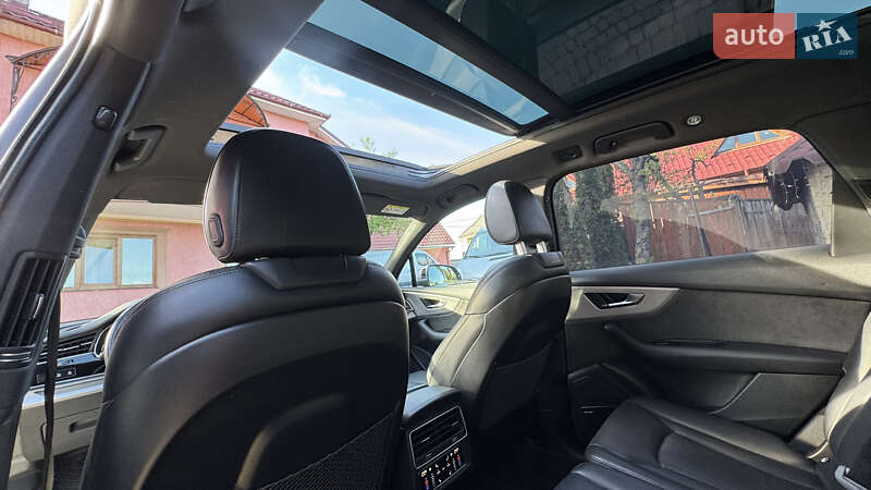 Позашляховик / Кросовер Audi Q7 2020 в Сваляві