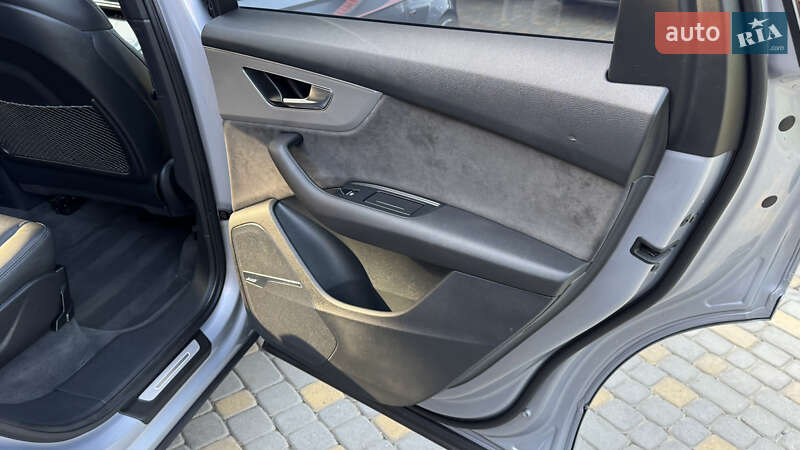 Позашляховик / Кросовер Audi Q7 2020 в Сваляві
