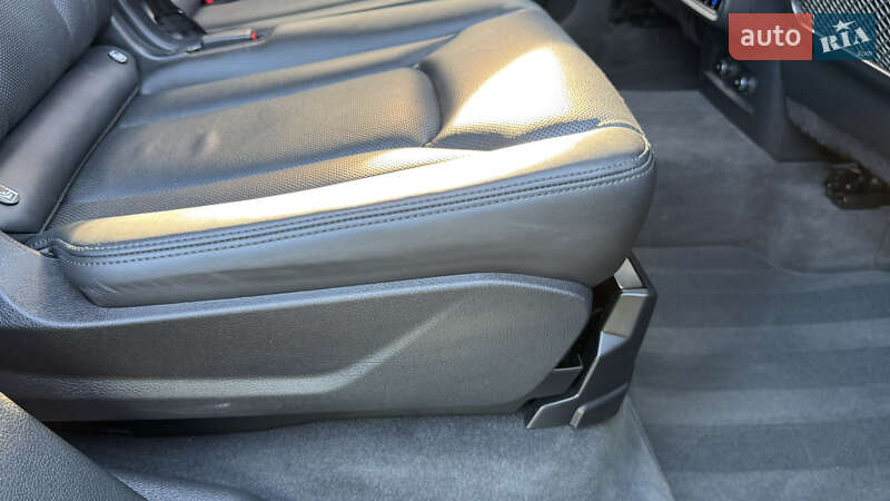 Позашляховик / Кросовер Audi Q7 2020 в Сваляві