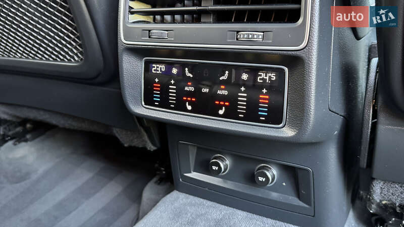 Позашляховик / Кросовер Audi Q7 2020 в Сваляві