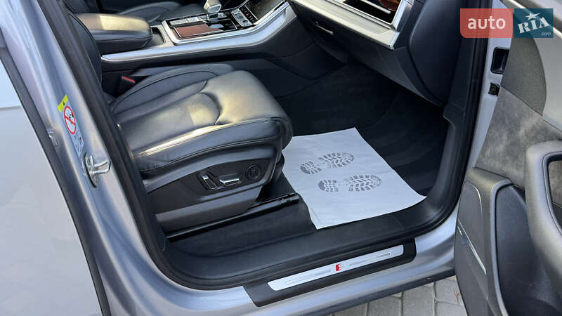 Позашляховик / Кросовер Audi Q7 2020 в Сваляві