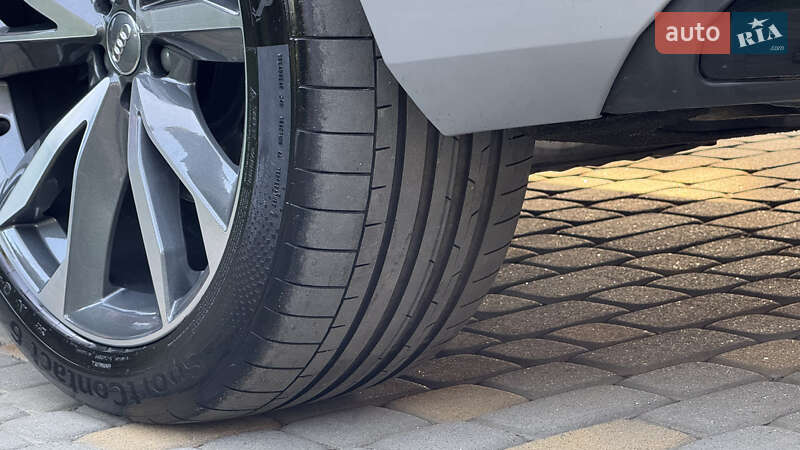 Позашляховик / Кросовер Audi Q7 2020 в Сваляві