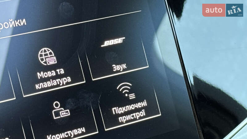 Позашляховик / Кросовер Audi Q7 2020 в Сваляві