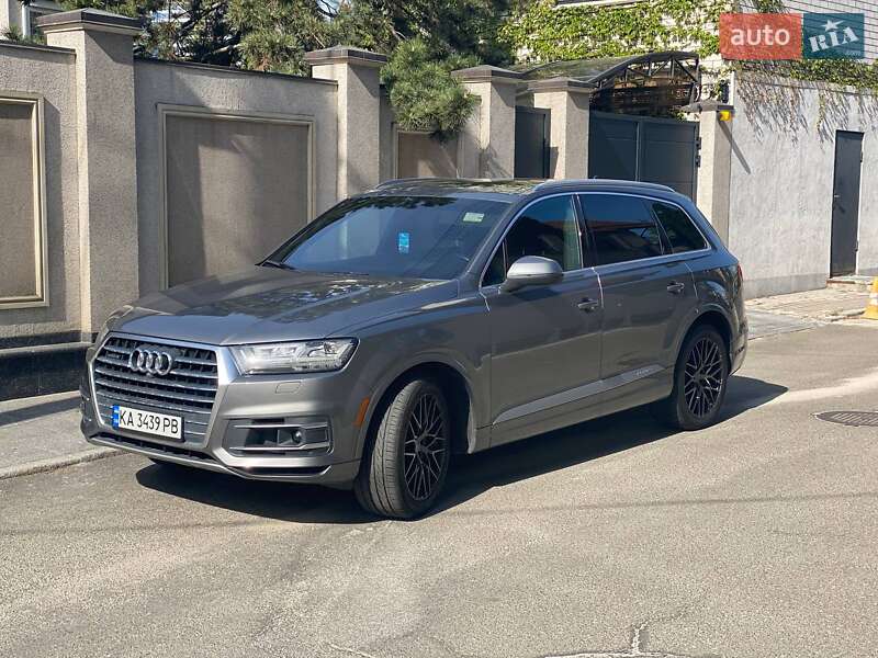 Позашляховик / Кросовер Audi Q7 2017 в 