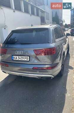 Позашляховик / Кросовер Audi Q7 2017 в 