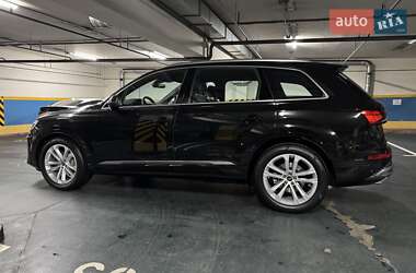 Внедорожник / Кроссовер Audi Q7 2024 в 