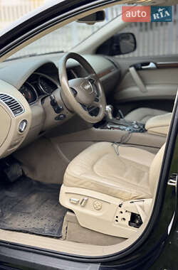 Внедорожник / Кроссовер Audi Q7 2015 в 