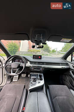 Позашляховик / Кросовер Audi Q7 2017 в 
