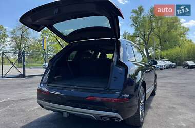 Внедорожник / Кроссовер Audi Q7 2017 в 